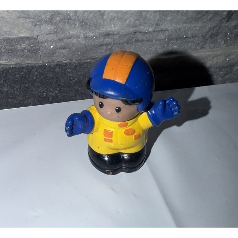 Fisher Price Little People Race Car Driver Auto Racer Winner Blue Helmet 1998
